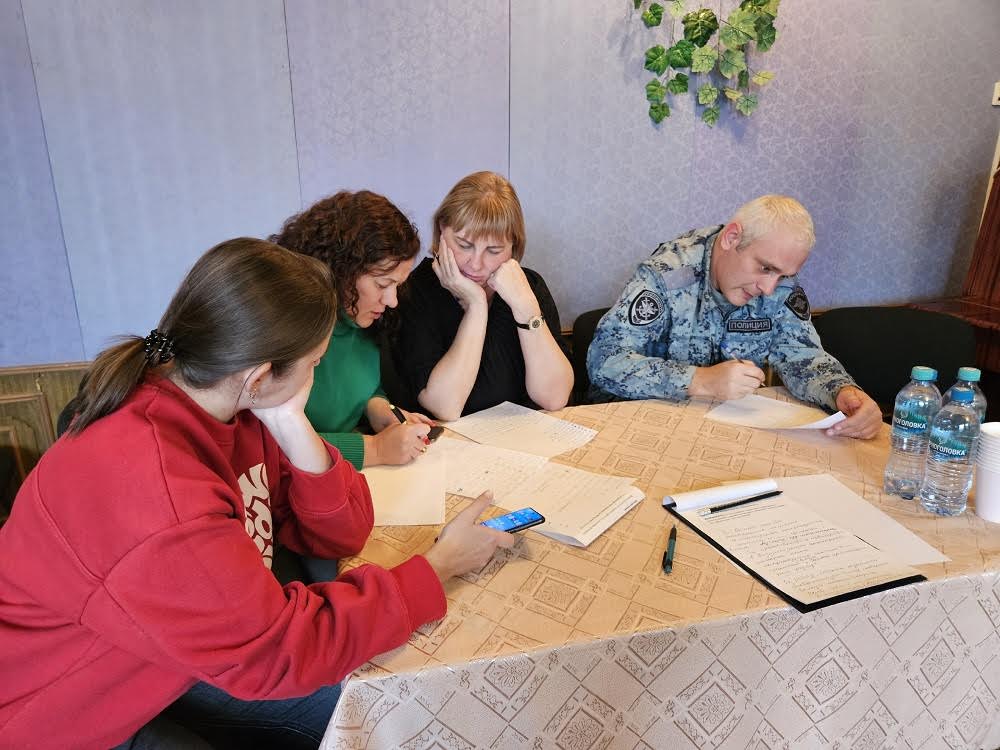 Сотрудники ПДН транспортной полиции Луганска вошли в состав жюри студенческого творческого конкурса Сотрудники ПДН транспортной полиции Луганска вошли в состав жюри студенческого творческого конкурса