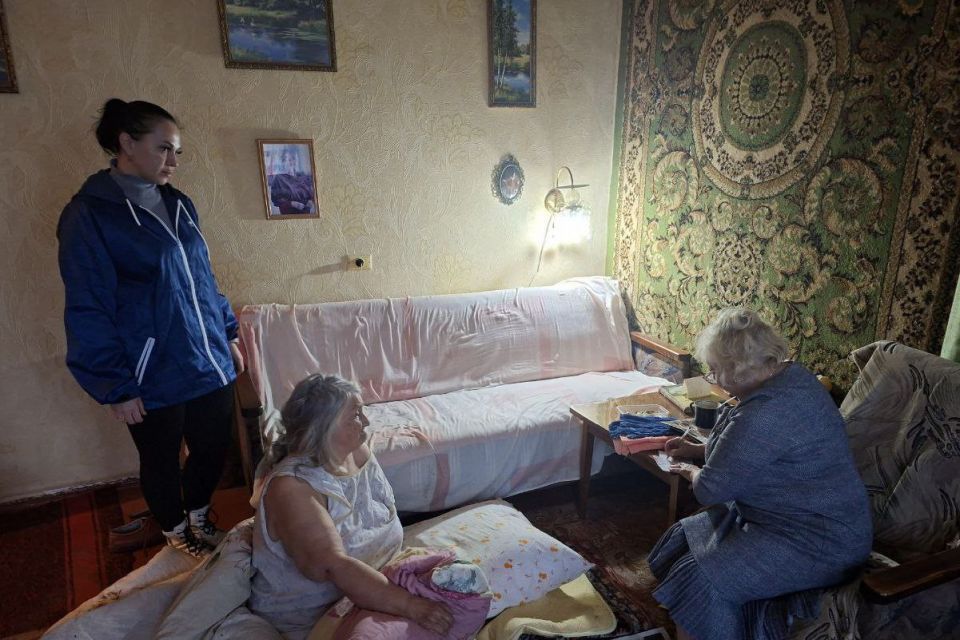 Депутат Совета и активисты партии «Единая Россия» посетили почётного гражданина города Депутат Совета и активисты партии «Единая Россия» посетили почётного гражданина города