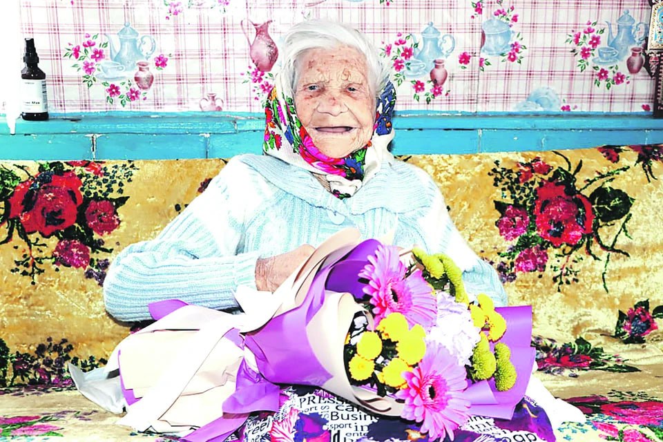 Жительниц ЛНР с вековым юбилеем поздравил Владимир Путин