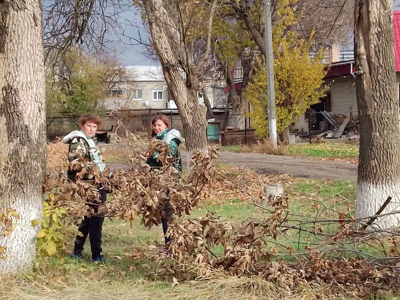 В преддверии Дня народного единства на территории Краснодонского муниципального округа с 31 октября по 1 ноября проходит масштабный субботник В преддверии Дня народного единства на территории Краснодонского муниципального округа с 31 октября по 1 ноября проходит масштабный субботник
