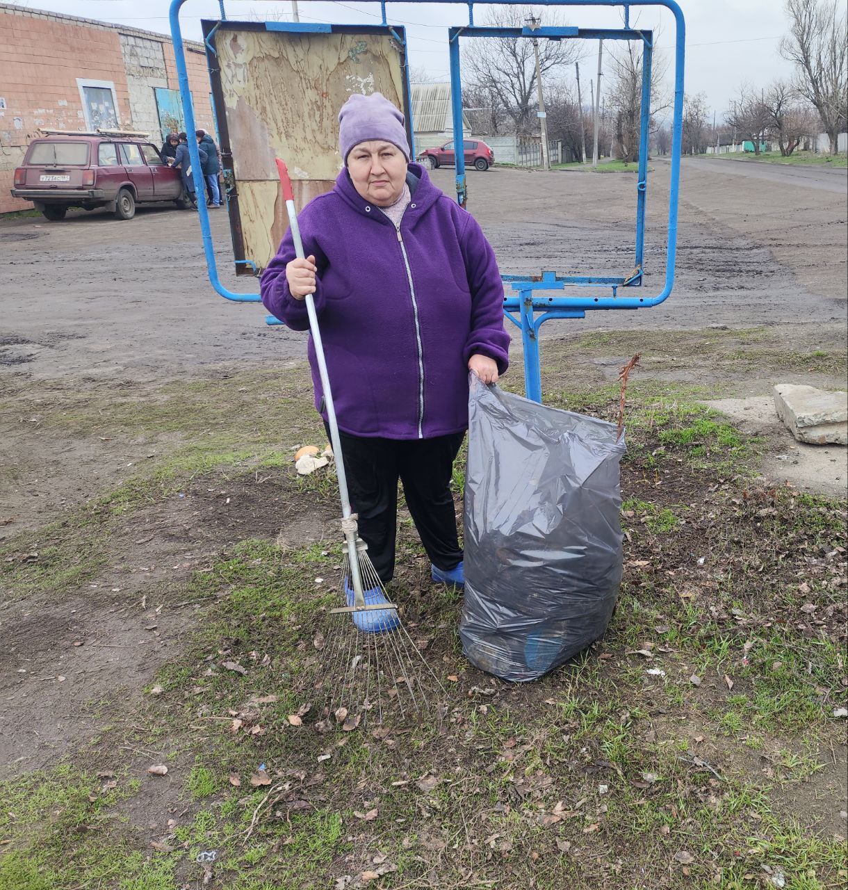 Сотрудники отдела по жизнеобеспечению пгт Северный, с. Давыдо-Никольское, с. Великий Суходол, жители населённых пунктов, входящих в зону ответственности ОПЖ, а также представители организаций и индивидуальные... Сотрудники отдела по жизнеобеспечению пгт Северный, с. Давыдо-Никольское, с. Великий Суходол, жители населённых пунктов, входящих в зону ответственности ОПЖ, а также представители организаций и индивидуальные...