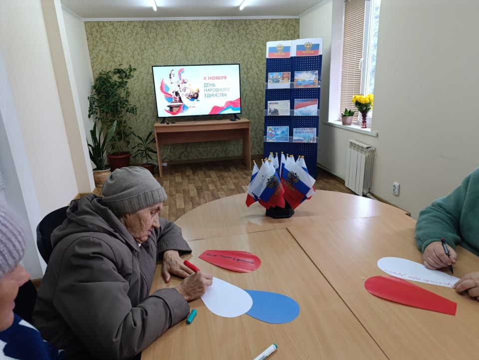 Вячеслав Третьяков: День народного единства - это праздник, который призывает людей не только вспомнить важнейшие исторические события, но и напомнить всем жителям многонациональной страны важность сплочения Вячеслав Третьяков: День народного единства - это праздник, который призывает людей не только вспомнить важнейшие исторические события, но и напомнить всем жителям многонациональной страны важность сплочения