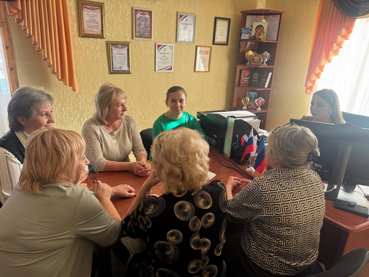 В отделе жизнеобеспечения пгт Кленовый состоялся круглый стол, приуроченный ко Дню народного единства, который отмечается 4 ноября В отделе жизнеобеспечения пгт Кленовый состоялся круглый стол, приуроченный ко Дню народного единства, который отмечается 4 ноября