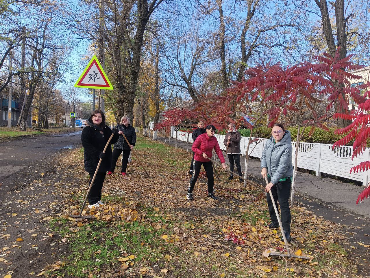 Сотрудники отдела по жизнеобеспечению пгт Северный, с. Давыдо-Никольское, с. Великий Суходол, жители населённых пунктов, входящих в зону ответственности ОПЖ, а также представители организаций и индивидуальные... Сотрудники отдела по жизнеобеспечению пгт Северный, с. Давыдо-Никольское, с. Великий Суходол, жители населённых пунктов, входящих в зону ответственности ОПЖ, а также представители организаций и индивидуальные...
