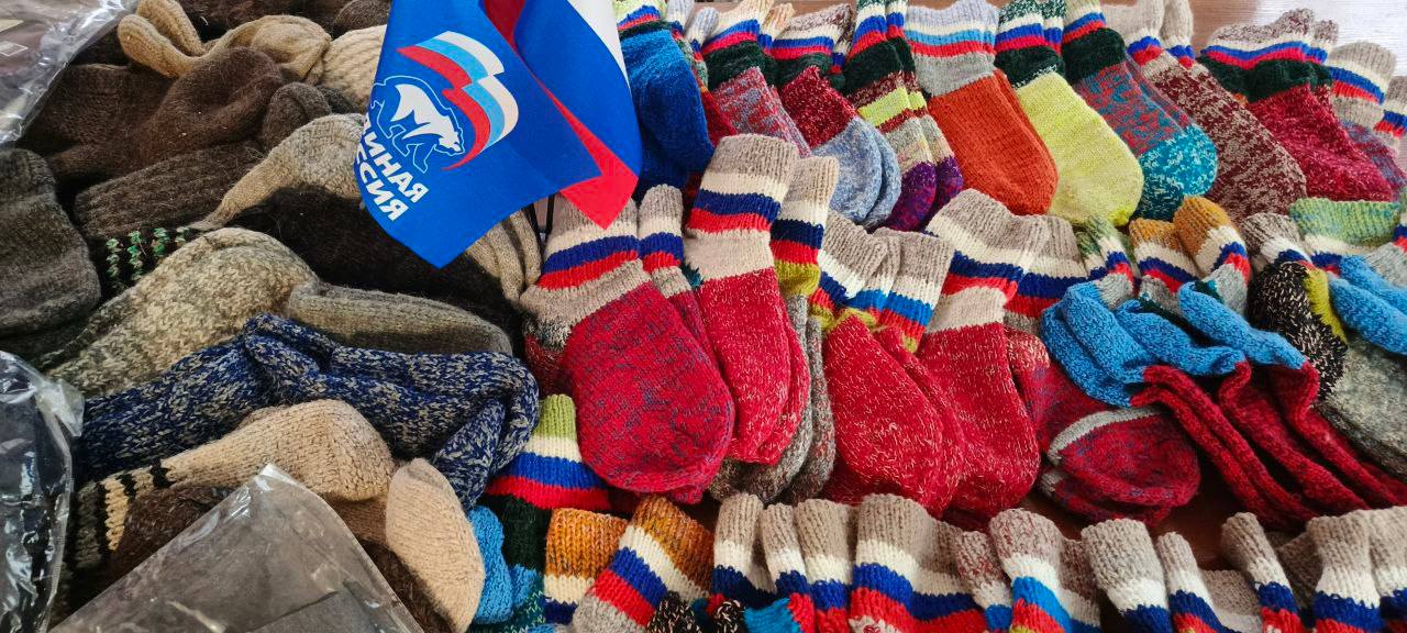 В рамках акции «Zа Победу» единороссы Славяносербщины передали в полевой госпиталь теплые носки, фрукты и сладости В рамках акции «Zа Победу» единороссы Славяносербщины передали в полевой госпиталь теплые носки, фрукты и сладости