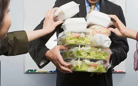 Напоминаем о правилах питания в офисе, которые пойдут на пользу здоровью: