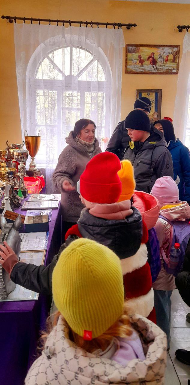 Воспитанники ГБУ ДО ЛНР "Беловодский районный центр детского и юношеского творчества" посетители Деркульский конный завод 63. Ребята познакомились с подопечными завода - они увидели красивых породистых лошадей и смогли... Воспитанники ГБУ ДО ЛНР "Беловодский районный центр детского и юношеского творчества" посетители Деркульский конный завод 63. Ребята познакомились с подопечными завода - они увидели красивых породистых лошадей и смогли...