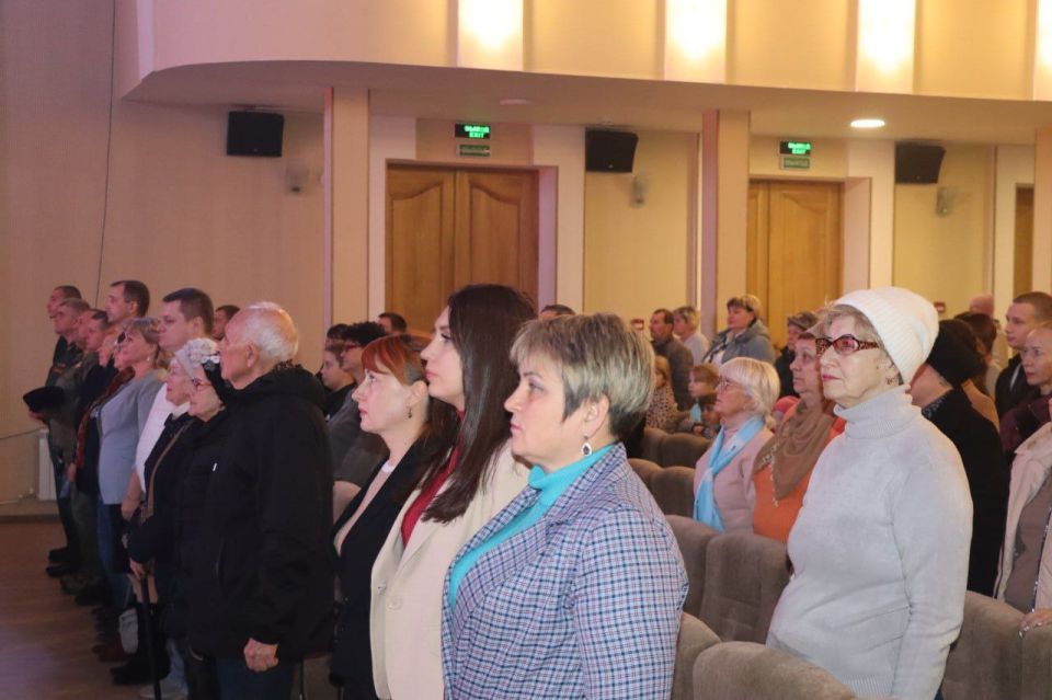 Торжественное мероприятие ко Дню народного единства состоялось в Северодонецке Торжественное мероприятие ко Дню народного единства состоялось в Северодонецке