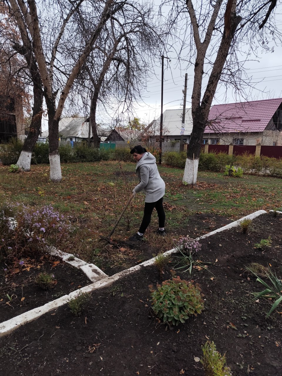 В преддверии Дня народного единства сотрудники отдела по жизнеобеспечению п. Поречье, пгт Изварино, пгт Урало-Кавказ и неравнодушные жители присоединились к общемуниципальному субботнику В преддверии Дня народного единства сотрудники отдела по жизнеобеспечению п. Поречье, пгт Изварино, пгт Урало-Кавказ и неравнодушные жители присоединились к общемуниципальному субботнику