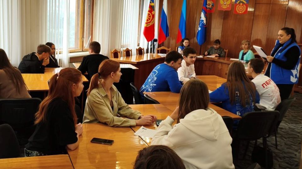 Антрацитовские единороссы провели викторину «Мы – едины» для детей участников СВО Антрацитовские единороссы провели викторину «Мы – едины» для детей участников СВО