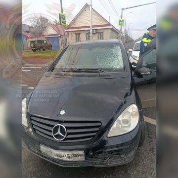 «Мерседес» сбил пешехода в Луганске на улице Херсонской