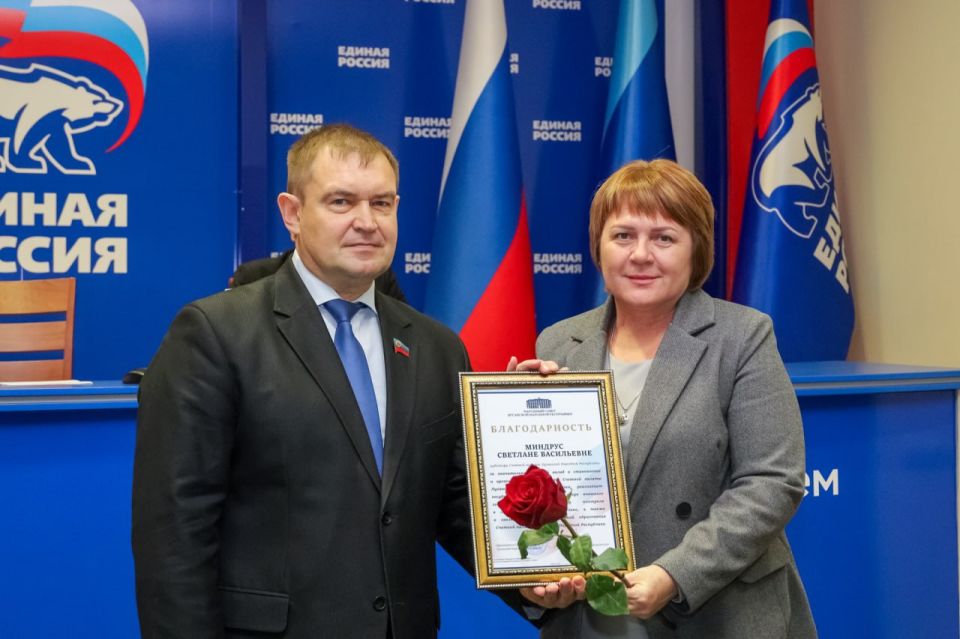 Андрей Сопельник поздравил сотрудников Счетной палаты ЛНР с двухлетием ведомства Андрей Сопельник поздравил сотрудников Счетной палаты ЛНР с двухлетием ведомства