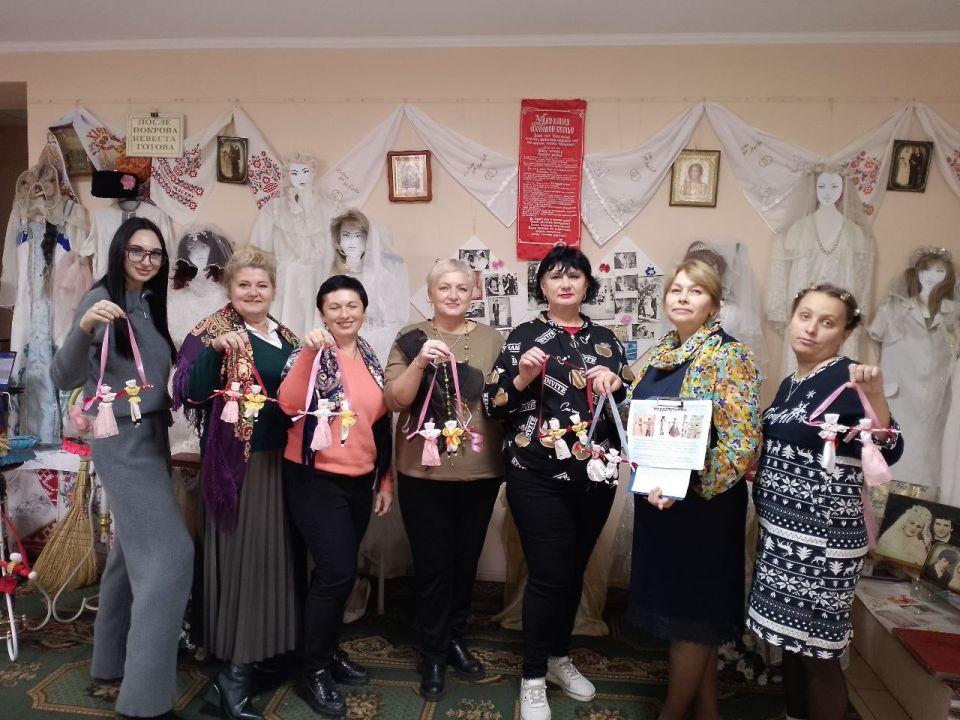 В рамках празднования Дня народного единства в Чернухнском музее прошла встреча с библиотекарями Перевальска и Чернухино, посвящённая Дню народного единства В рамках празднования Дня народного единства в Чернухнском музее прошла встреча с библиотекарями Перевальска и Чернухино, посвящённая Дню народного единства
