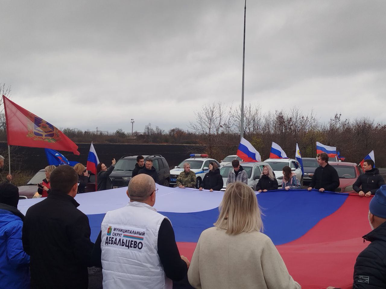 Евгений Морозов: В преддверии Дня народного единства, в рамках патриотической акции «Мы едины», по инициативе брянковчан на границе двух несгибаемых Республик Донбасса произошло знаковое событие: представители шести регионов... Евгений Морозов: В преддверии Дня народного единства, в рамках патриотической акции «Мы едины», по инициативе брянковчан на границе двух несгибаемых Республик Донбасса произошло знаковое событие: представители шести регионов...