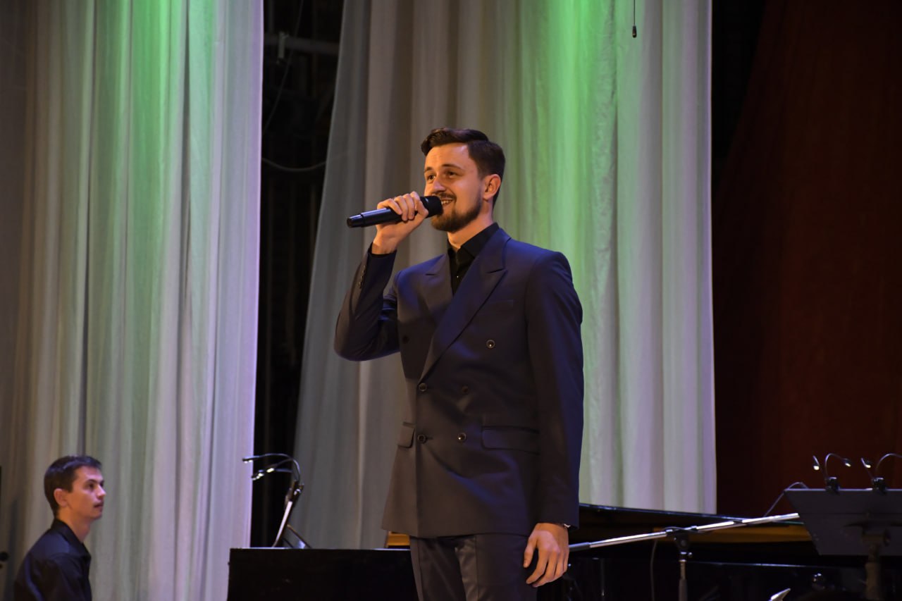 В Луганской академической филармонии состоялся незабываемый вечер — «Вечер латиноамериканской музыки: ритмы, согретые солнцем» В Луганской академической филармонии состоялся незабываемый вечер — «Вечер латиноамериканской музыки: ритмы, согретые солнцем»