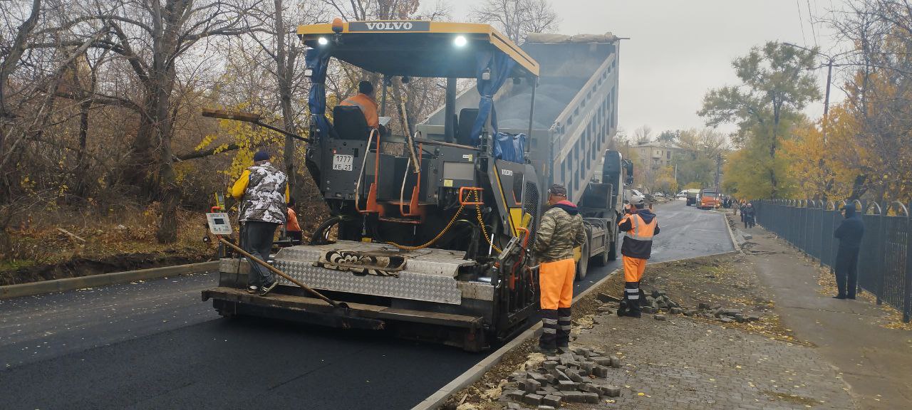 В Краснодоне продолжаются масштабные работы по ремонту автомобильных дорог местного значения, реализуемые в рамках постановления Правительства Луганской Народной Республики В Краснодоне продолжаются масштабные работы по ремонту автомобильных дорог местного значения, реализуемые в рамках постановления Правительства Луганской Народной Республики
