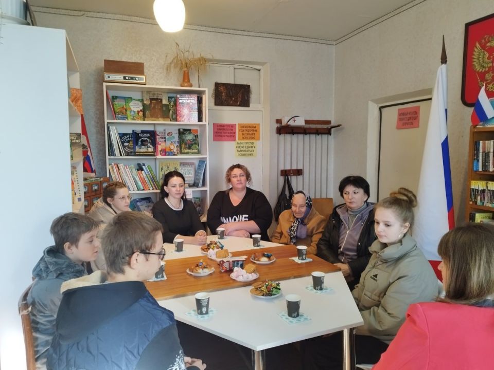 В поселке Краснодон прошло тематическое мероприятие, посвященное Дню народного единства В поселке Краснодон прошло тематическое мероприятие, посвященное Дню народного единства