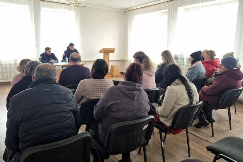 В Медвежанке провели плановую встречу по теме мошенничества В Медвежанке провели плановую встречу по теме мошенничества