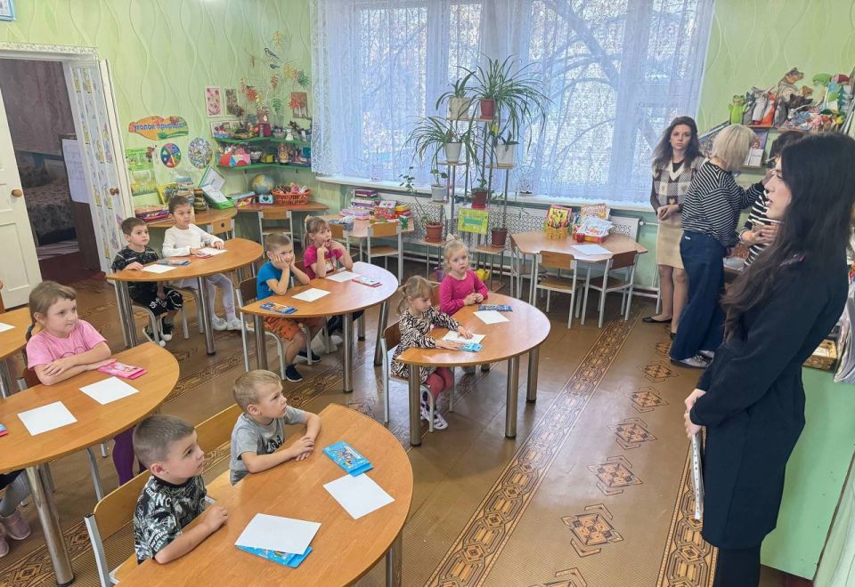 Сотрудники Госавтоинспекции ЛНР побывали в гостях у дошколят