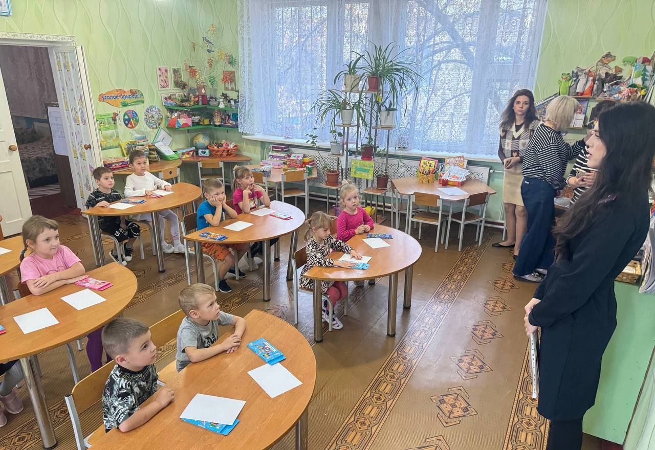 Сотрудники Госавтоинспекции ЛНР побывали в гостях у дошколят