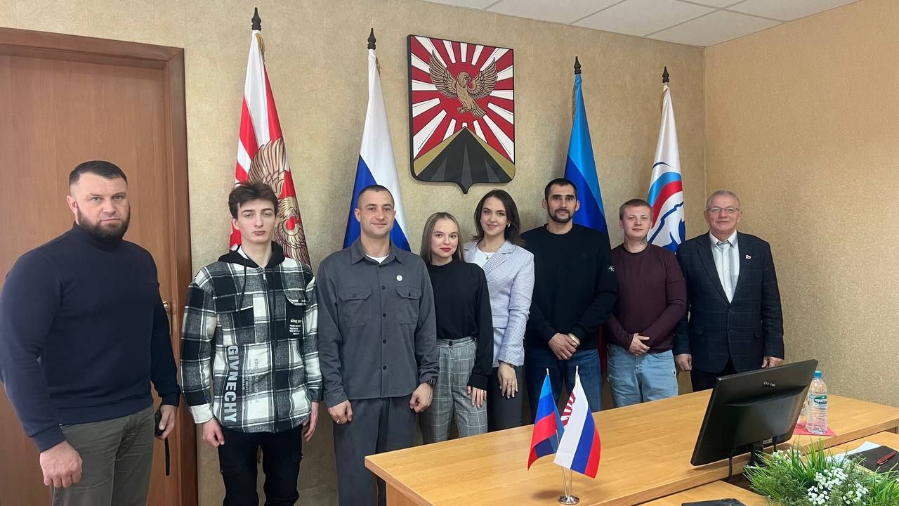 Первое заседание Молодёжной палаты при Совете депутатов города Красный Луч состоялось — важный старт для активной молодёжи нашего города Первое заседание Молодёжной палаты при Совете депутатов города Красный Луч состоялось — важный старт для активной молодёжи нашего города