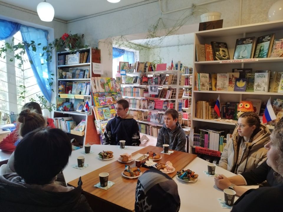 В поселке Краснодон прошло тематическое мероприятие, посвященное Дню народного единства В поселке Краснодон прошло тематическое мероприятие, посвященное Дню народного единства