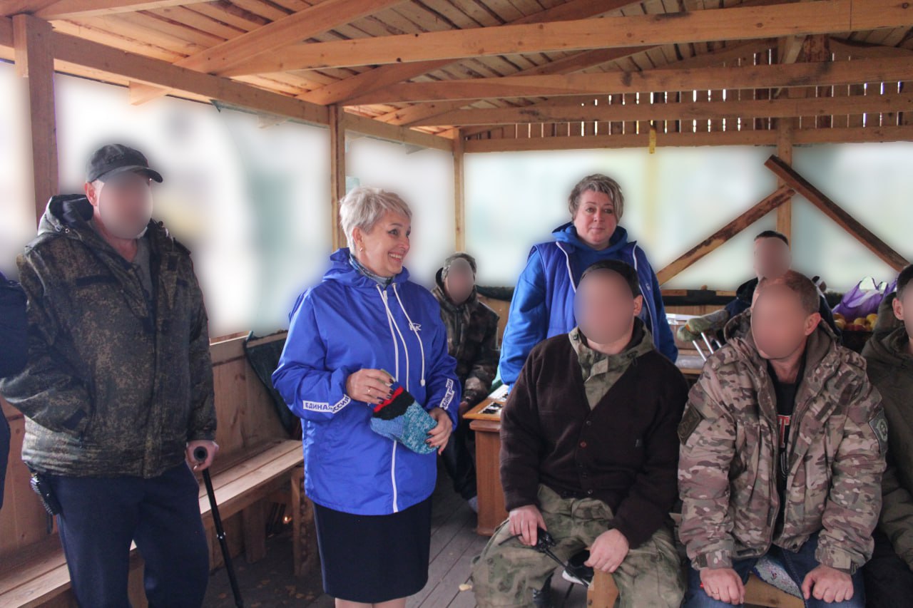 В рамках акции «Zа Победу» единороссы Славяносербщины передали в полевой госпиталь теплые носки, фрукты и сладости В рамках акции «Zа Победу» единороссы Славяносербщины передали в полевой госпиталь теплые носки, фрукты и сладости