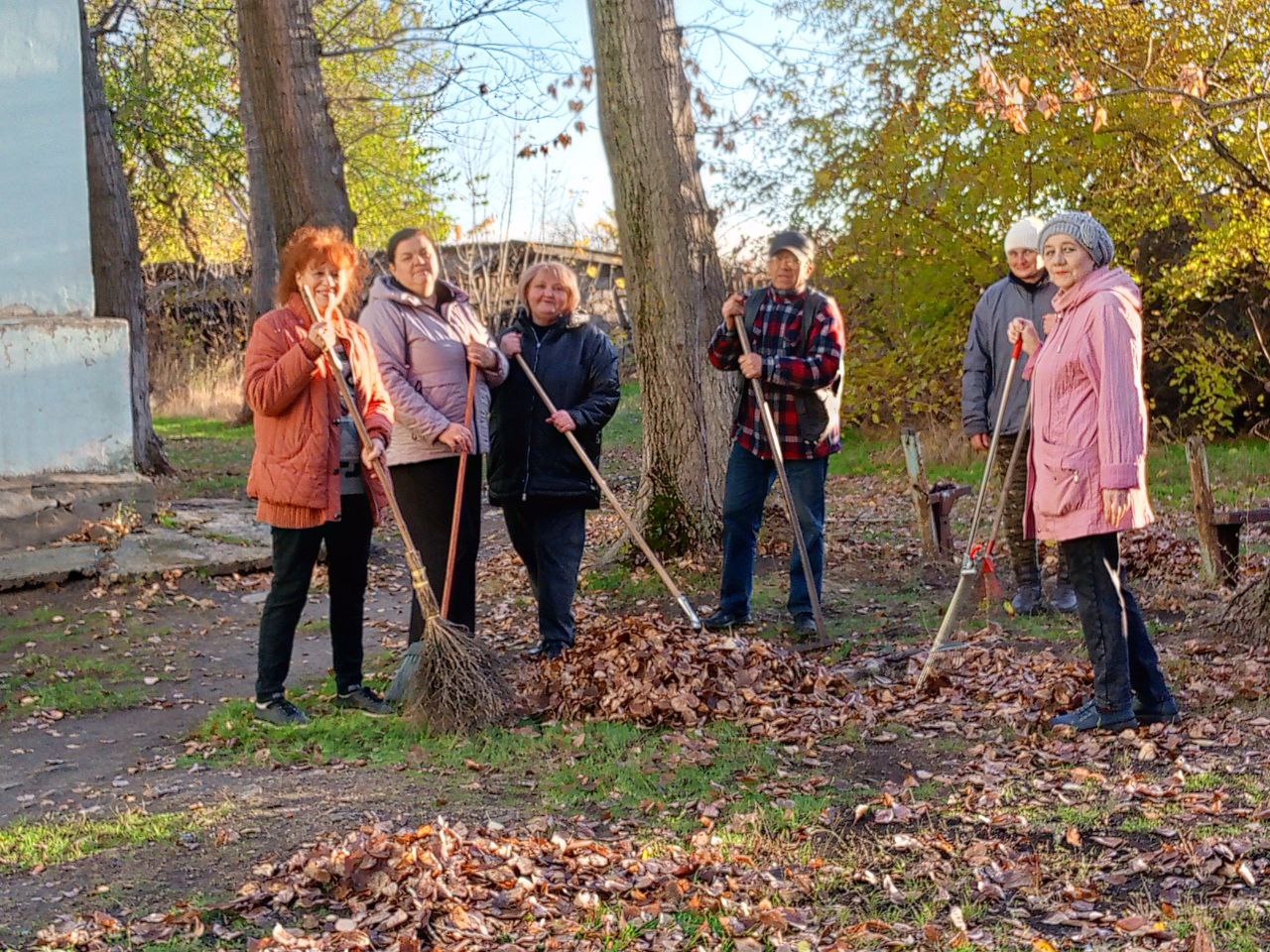 Сотрудники отдела по жизнеобеспечению пгт Северный, с. Давыдо-Никольское, с. Великий Суходол, жители населённых пунктов, входящих в зону ответственности ОПЖ, а также представители организаций и индивидуальные... Сотрудники отдела по жизнеобеспечению пгт Северный, с. Давыдо-Никольское, с. Великий Суходол, жители населённых пунктов, входящих в зону ответственности ОПЖ, а также представители организаций и индивидуальные...