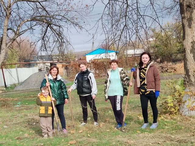 В преддверии Дня народного единства сотрудники отдела по жизнеобеспечению п. Поречье, пгт Изварино, пгт Урало-Кавказ и неравнодушные жители присоединились к общемуниципальному субботнику В преддверии Дня народного единства сотрудники отдела по жизнеобеспечению п. Поречье, пгт Изварино, пгт Урало-Кавказ и неравнодушные жители присоединились к общемуниципальному субботнику