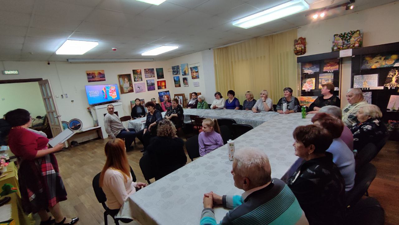 31 октября в Краснолучском краеведческом музее состоялся тематический час «История и традиции многонациональной нашей Родины», посвященный Дню народного единства, для мастеров декоративно-прикладного и художественного...