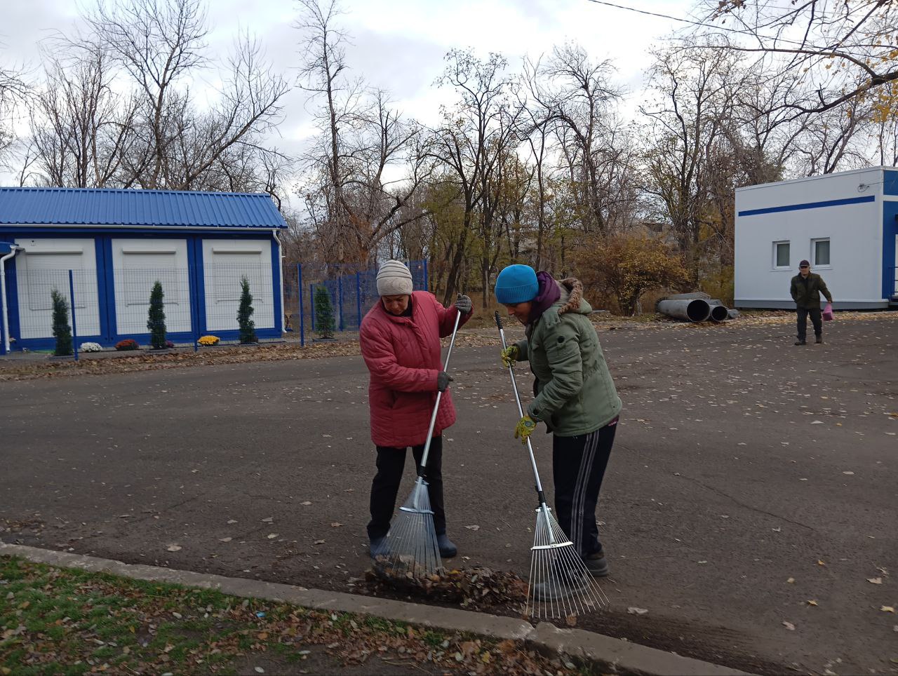 Сотрудники отдела по жизнеобеспечению пгт Северный, с. Давыдо-Никольское, с. Великий Суходол, жители населённых пунктов, входящих в зону ответственности ОПЖ, а также представители организаций и индивидуальные... Сотрудники отдела по жизнеобеспечению пгт Северный, с. Давыдо-Никольское, с. Великий Суходол, жители населённых пунктов, входящих в зону ответственности ОПЖ, а также представители организаций и индивидуальные...