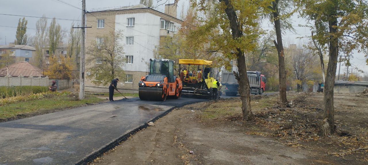 В Краснодоне продолжаются масштабные работы по ремонту автомобильных дорог местного значения, реализуемые в рамках постановления Правительства Луганской Народной Республики