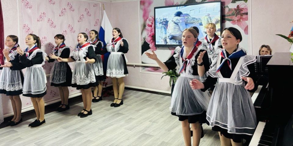 В Дьяковской детской музыкальной школе прошел праздничный концерт, посвященный Дню народного единства В Дьяковской детской музыкальной школе прошел праздничный концерт, посвященный Дню народного единства