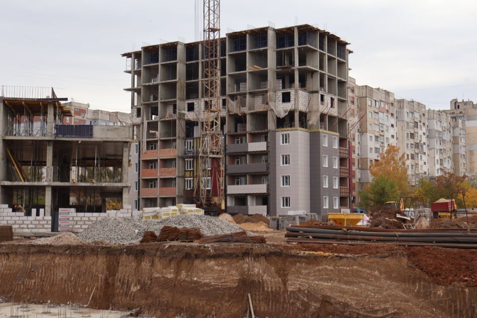 В районе Южных кварталов Луганска продолжается строительство ЖК "Возрождение" В районе Южных кварталов Луганска продолжается строительство ЖК "Возрождение"