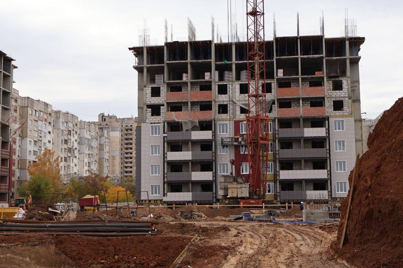 В Луганске в районе Южных кварталов строится ЖК «Возрождение»