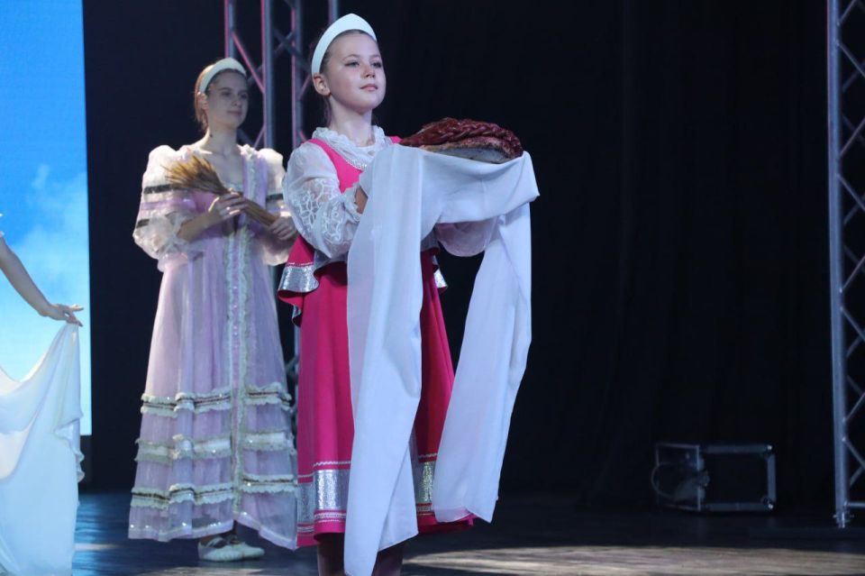 Торжественное мероприятие ко Дню народного единства состоялось в Северодонецке Торжественное мероприятие ко Дню народного единства состоялось в Северодонецке