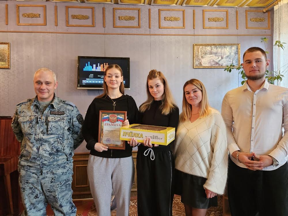 Сотрудники ПДН транспортной полиции Луганска вошли в состав жюри студенческого творческого конкурса Сотрудники ПДН транспортной полиции Луганска вошли в состав жюри студенческого творческого конкурса