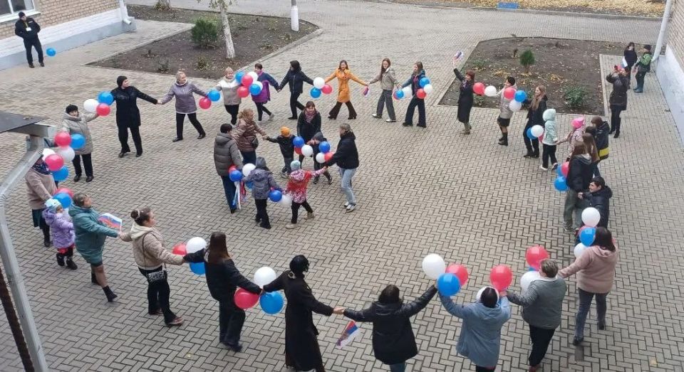 На территории Антрацитовского муниципального округа прошли мероприятия, посвященные Дню народного единства На территории Антрацитовского муниципального округа прошли мероприятия, посвященные Дню народного единства