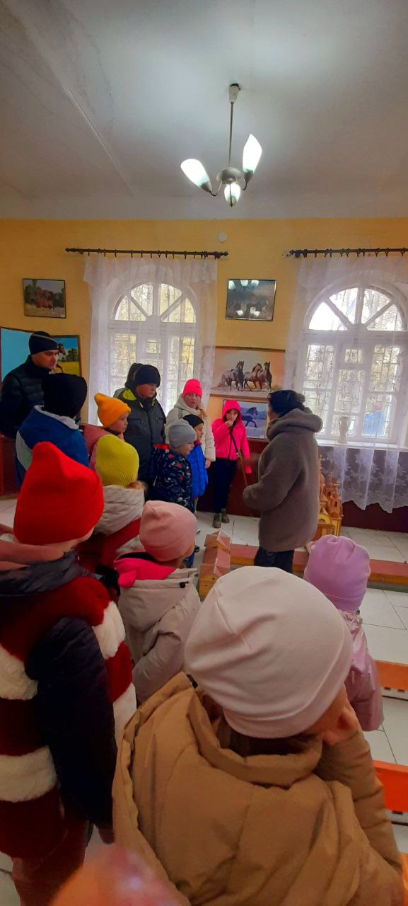 Воспитанники ГБУ ДО ЛНР "Беловодский районный центр детского и юношеского творчества" посетители Деркульский конный завод 63. Ребята познакомились с подопечными завода - они увидели красивых породистых лошадей и смогли... Воспитанники ГБУ ДО ЛНР "Беловодский районный центр детского и юношеского творчества" посетители Деркульский конный завод 63. Ребята познакомились с подопечными завода - они увидели красивых породистых лошадей и смогли...