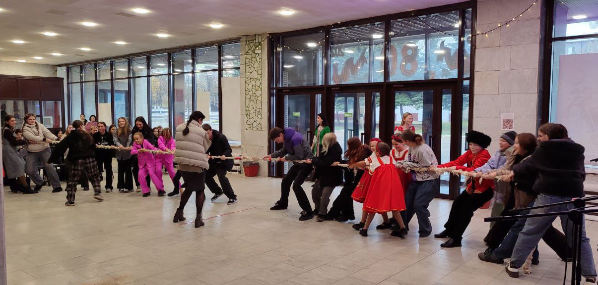 В ДК им. Ленина программа, посвященная Дню народного единства В ДК им. Ленина программа, посвященная Дню народного единства