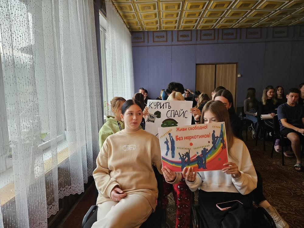 Сотрудники ПДН транспортной полиции Луганска вошли в состав жюри студенческого творческого конкурса Сотрудники ПДН транспортной полиции Луганска вошли в состав жюри студенческого творческого конкурса