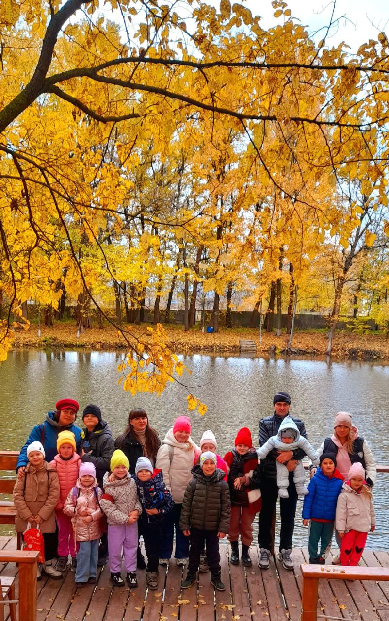 Воспитанники ГБУ ДО ЛНР "Беловодский районный центр детского и юношеского творчества" посетители Деркульский конный завод 63. Ребята познакомились с подопечными завода - они увидели красивых породистых лошадей и смогли...