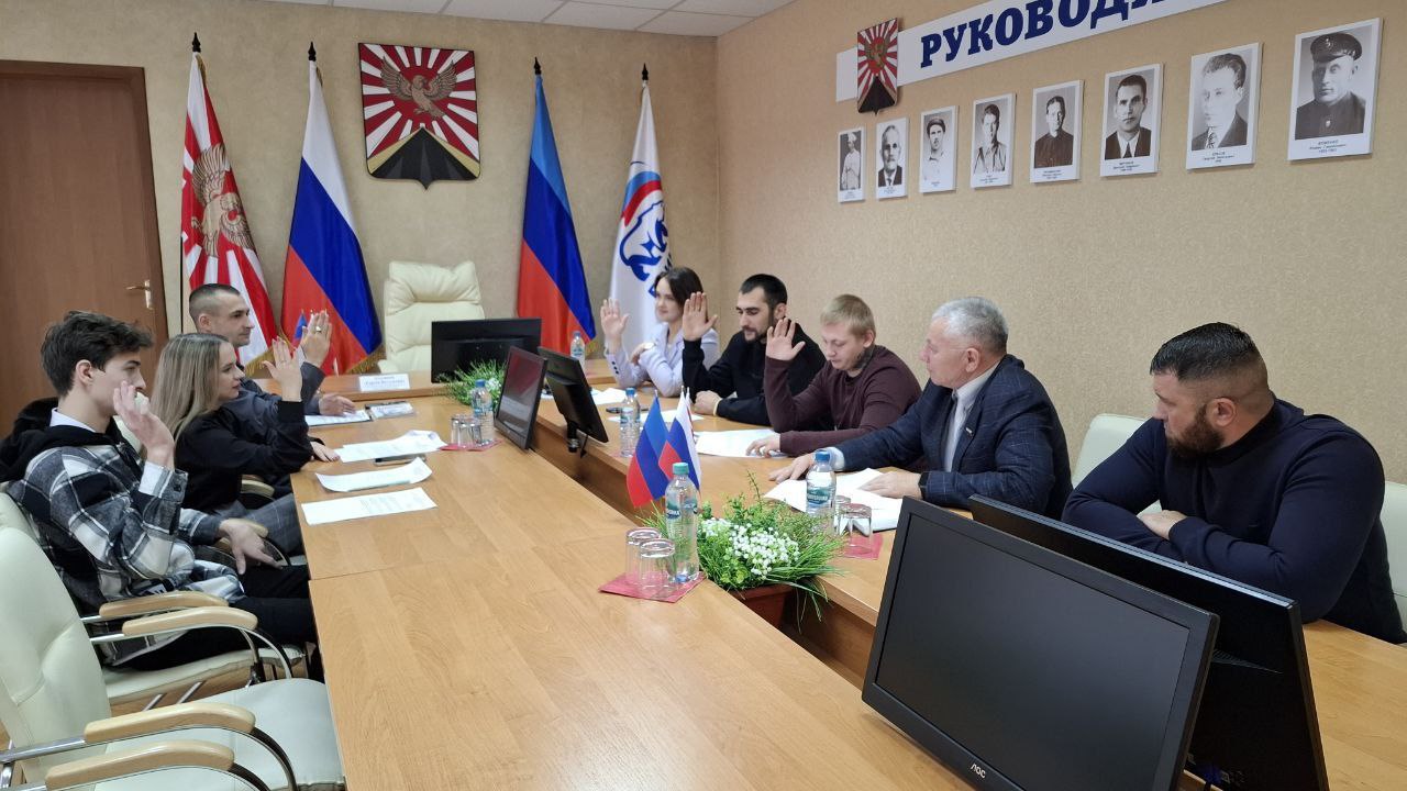 Первое заседание Молодёжной палаты при Совете депутатов города Красный Луч состоялось — важный старт для активной молодёжи нашего города Первое заседание Молодёжной палаты при Совете депутатов города Красный Луч состоялось — важный старт для активной молодёжи нашего города