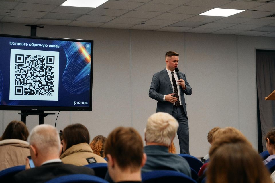Главный телеканал страны. В ведущих вузах Республики провели лекции от Российского общества «Знание» Спикером стал Сергей Тугушев – ведущий новостей «Первого канала», практикующий психолог, тренер по публичным выступлениям... Главный телеканал страны. В ведущих вузах Республики провели лекции от Российского общества «Знание» Спикером стал Сергей Тугушев – ведущий новостей «Первого канала», практикующий психолог, тренер по публичным выступлениям...