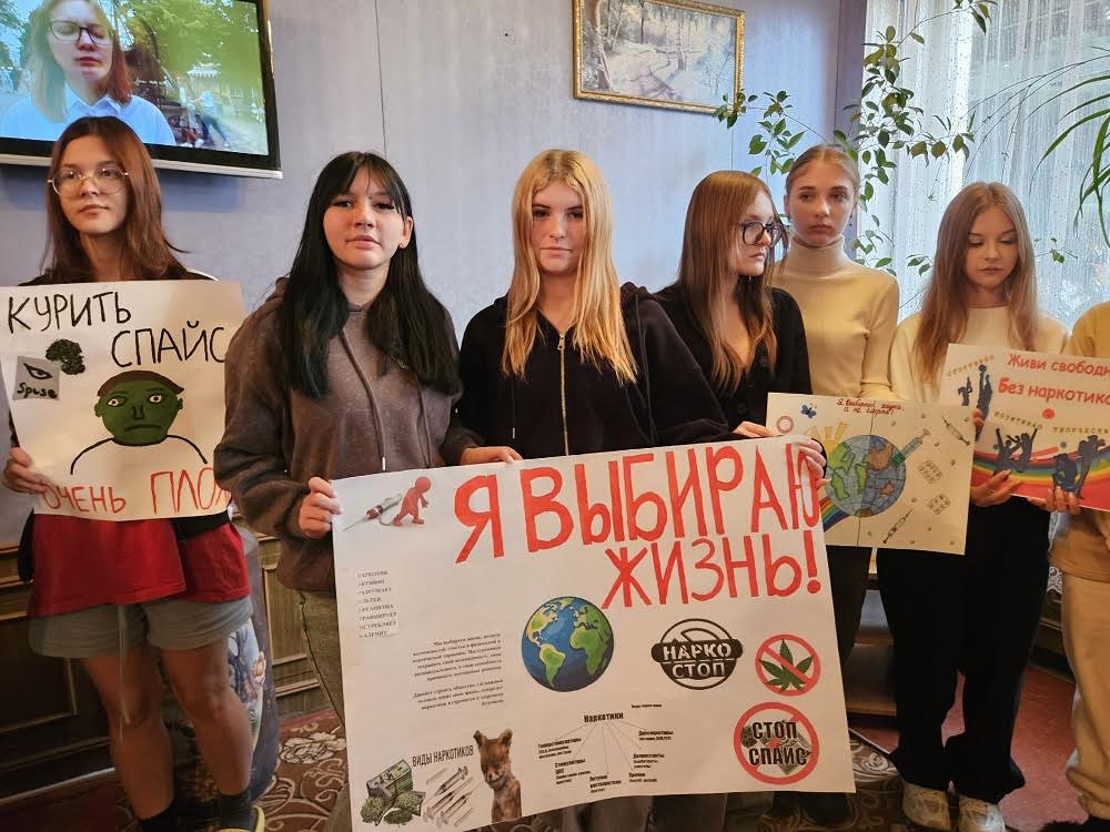 Сотрудники ПДН транспортной полиции Луганска вошли в состав жюри студенческого творческого конкурса Сотрудники ПДН транспортной полиции Луганска вошли в состав жюри студенческого творческого конкурса