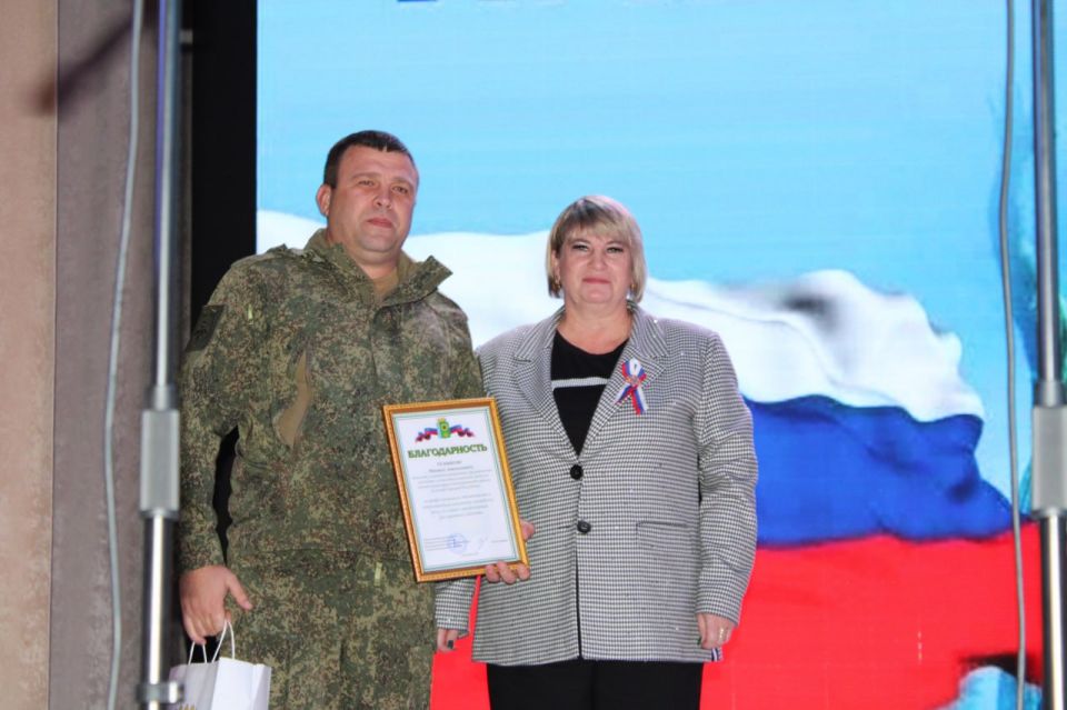 В Белокуракинском Доме культуры состоялся яркий концерт, приуроченный к празднованию Дня народного единства В Белокуракинском Доме культуры состоялся яркий концерт, приуроченный к празднованию Дня народного единства