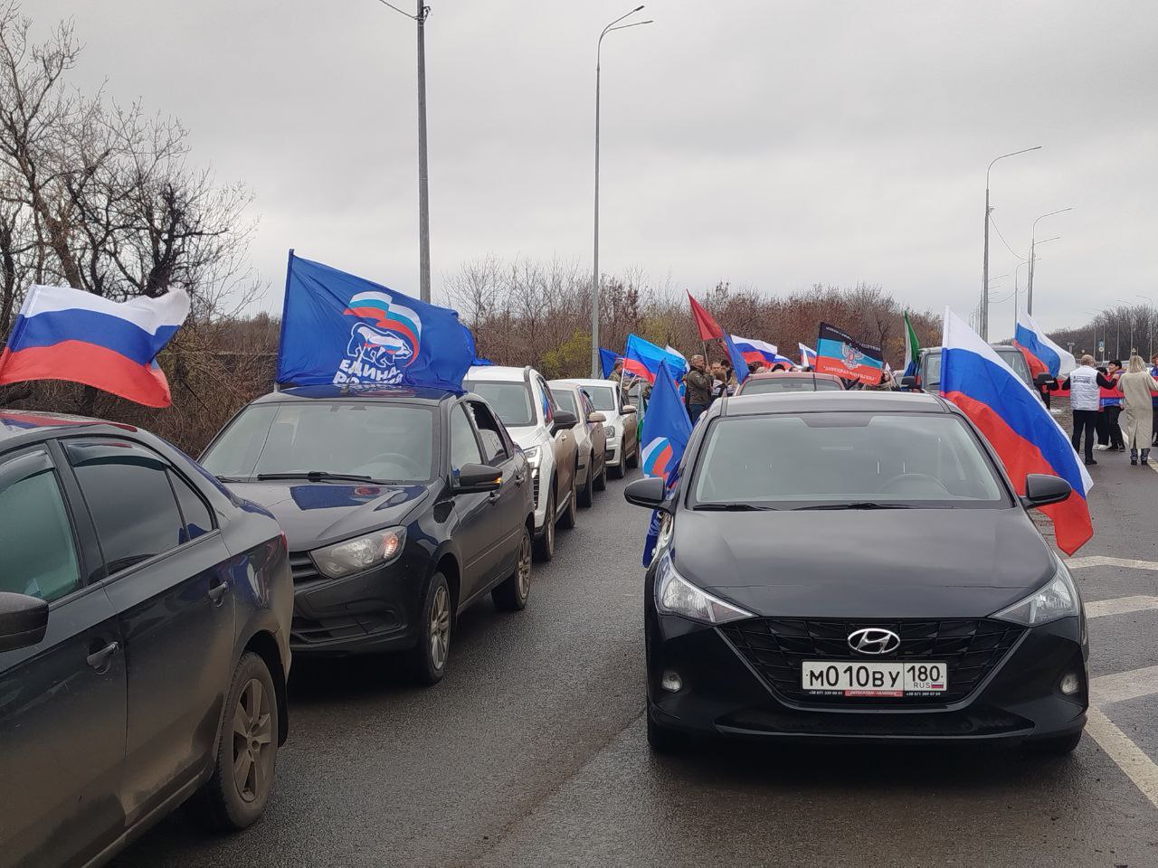 Евгений Морозов: В преддверии Дня народного единства, в рамках патриотической акции «Мы едины», по инициативе брянковчан на границе двух несгибаемых Республик Донбасса произошло знаковое событие: представители шести регионов... Евгений Морозов: В преддверии Дня народного единства, в рамках патриотической акции «Мы едины», по инициативе брянковчан на границе двух несгибаемых Республик Донбасса произошло знаковое событие: представители шести регионов...