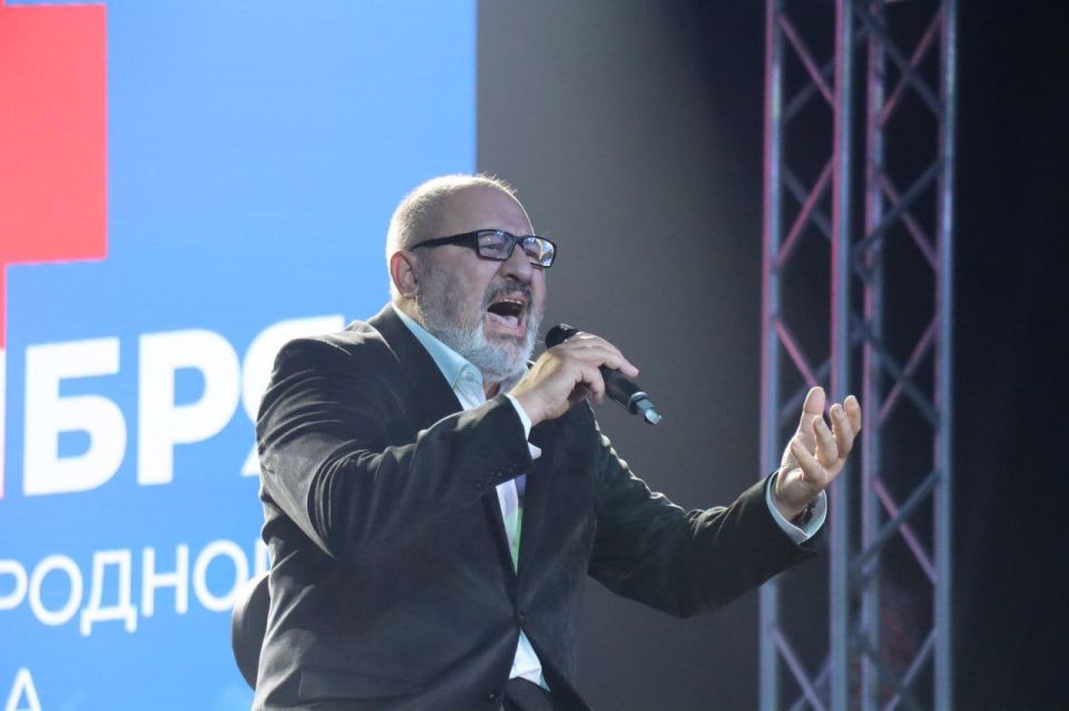 Торжественное мероприятие ко Дню народного единства состоялось в Северодонецке Торжественное мероприятие ко Дню народного единства состоялось в Северодонецке