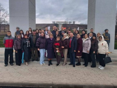 Делегация Антрацитовского муниципального округа приняла участие в открытии обновлённого Мемориального комплекса боевой славы на реке Миус у Красного Луча