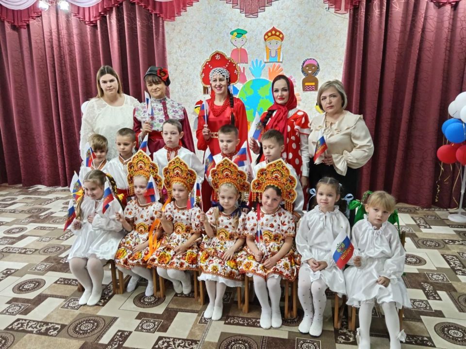 В преддверии Дня народного единство в дошкольных учреждениях города прошли мероприятия, посвященные празднику В преддверии Дня народного единство в дошкольных учреждениях города прошли мероприятия, посвященные празднику